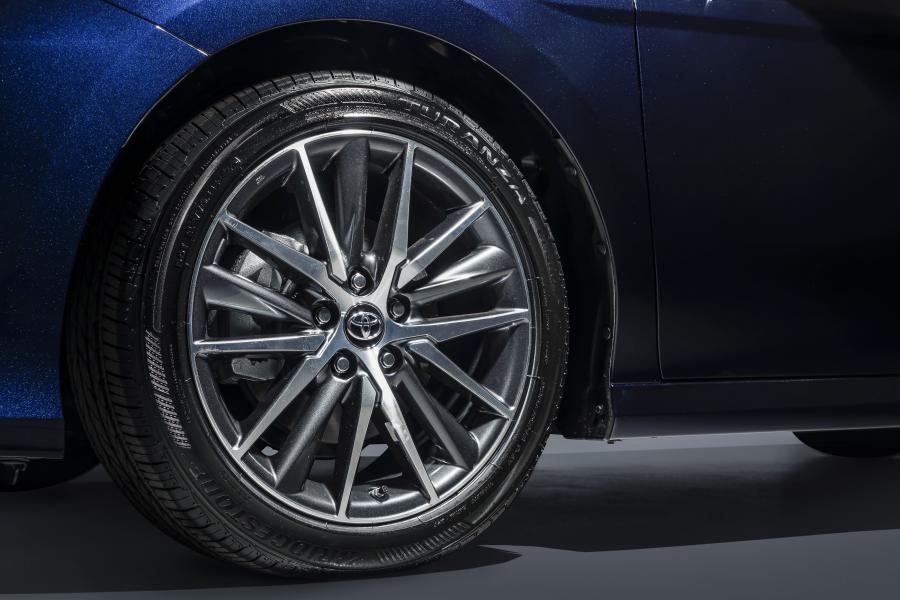 Колеса Toyota Camry XLE 2020 года  (NA) (фото 9 из 11)